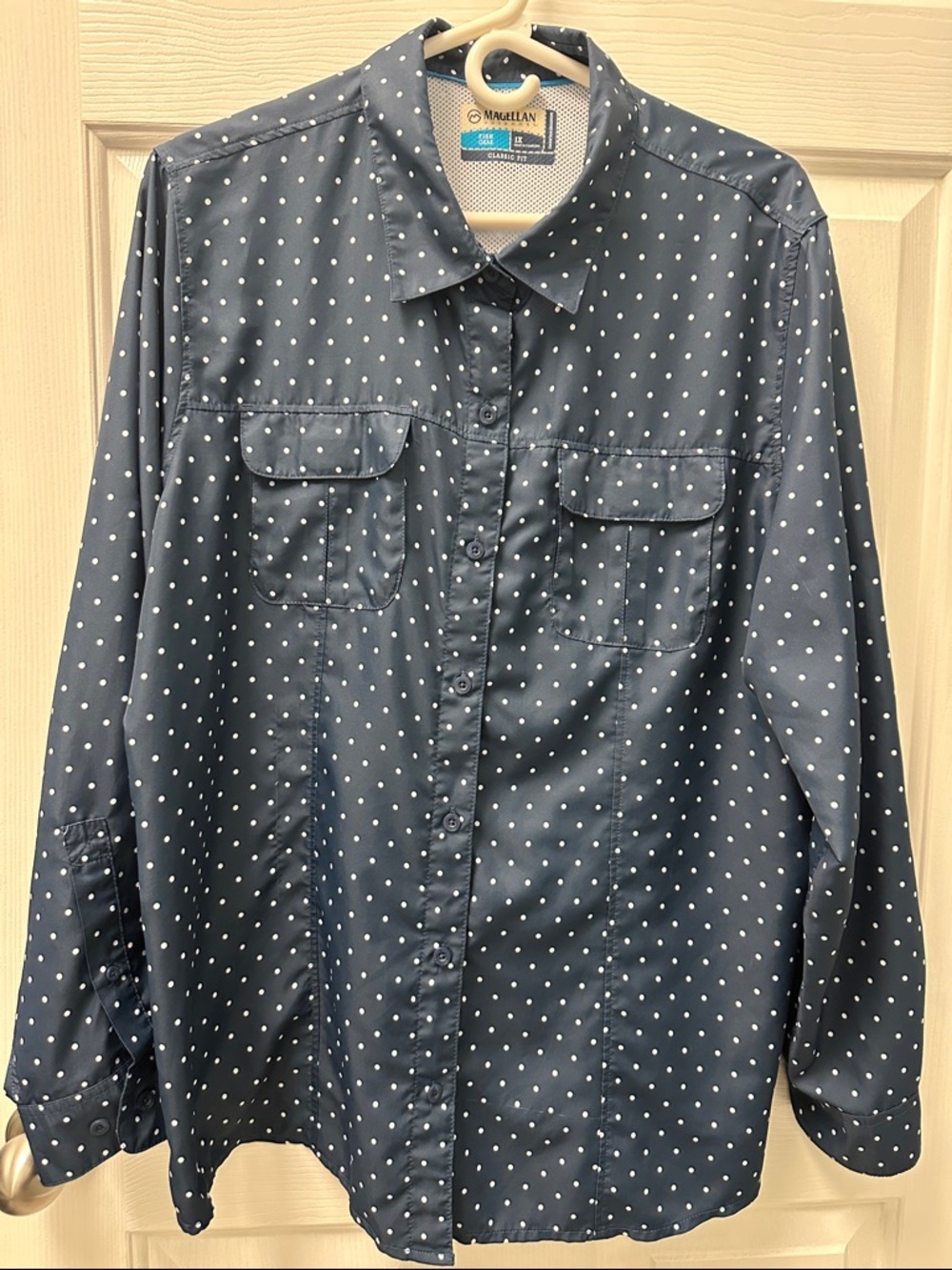 Magellan Outdoors Fish Gear Navy with White Polka Dots FLAWS READ